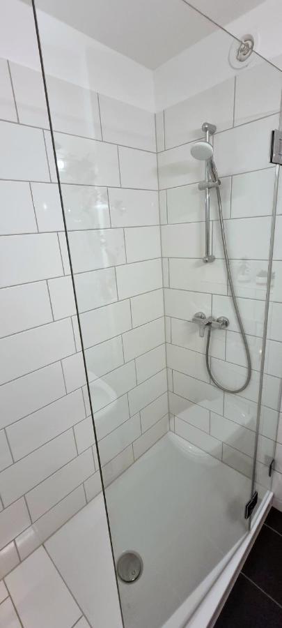 Business Apartment Mit Kuche Fur 1-3 +Netflx+5G Wlan Nahe Der Mhh Im Industrial Design Hannover Eksteriør bilde