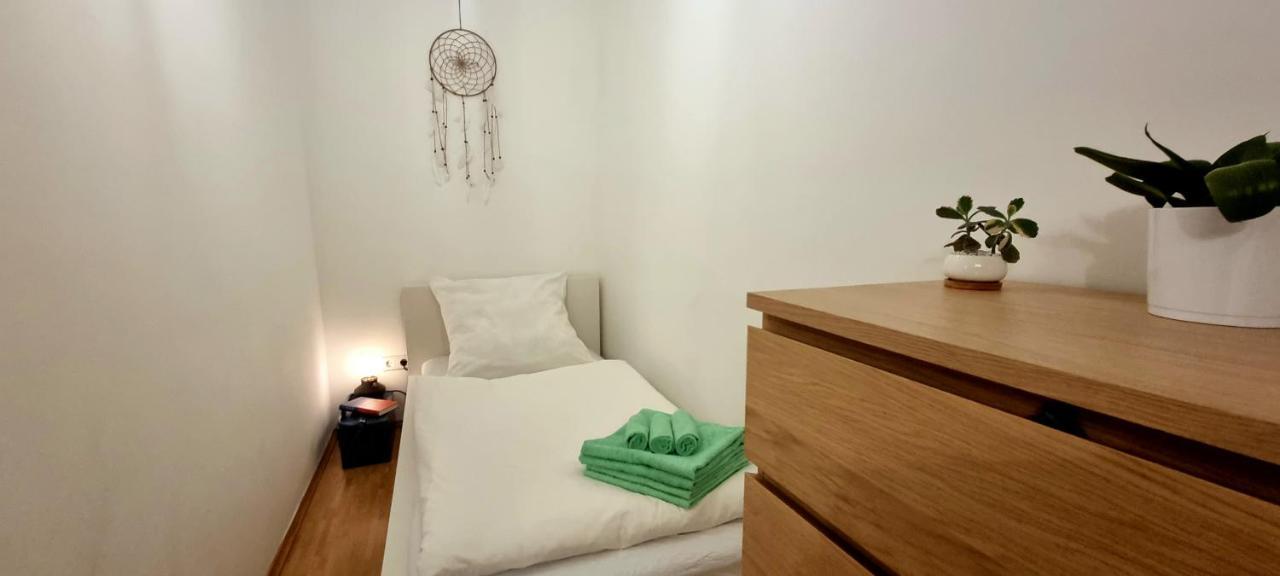 Business Apartment Mit Kuche Fur 1-3 +Netflx+5G Wlan Nahe Der Mhh Im Industrial Design Hannover Eksteriør bilde